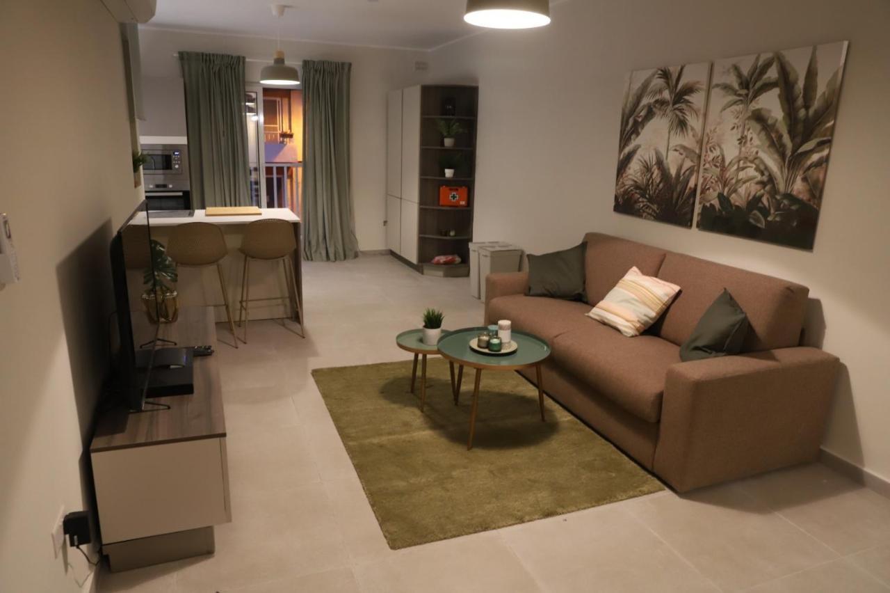 Lovely Holiday Home Next To Bus Terminus St. Paul's Bay Exterior foto